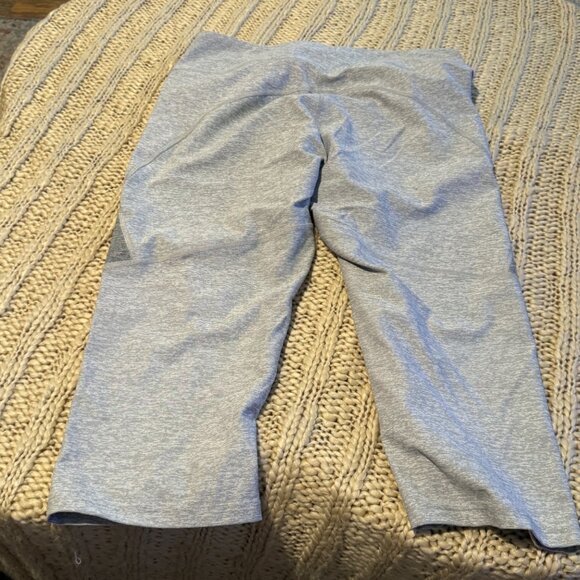 Outdoor Voices Warmup cropped Legging In Dove Ash Color woman’s size XL gray whi - Picture 4 of 9
